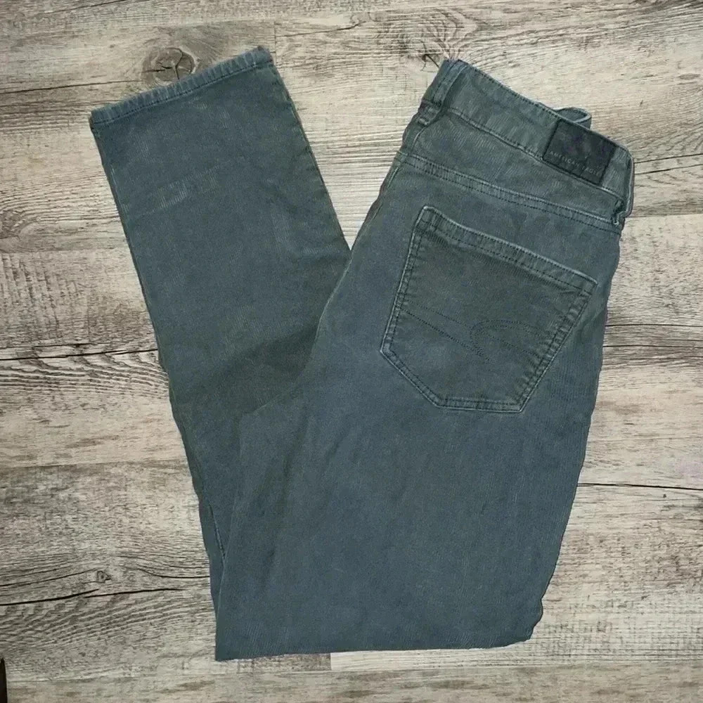 American Eagle Outfitters Green stretch Corduroy Jeans size 2